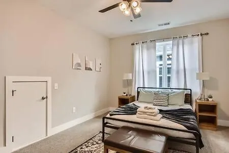 New Build 5 Min To Broadway Sleeps 10-1